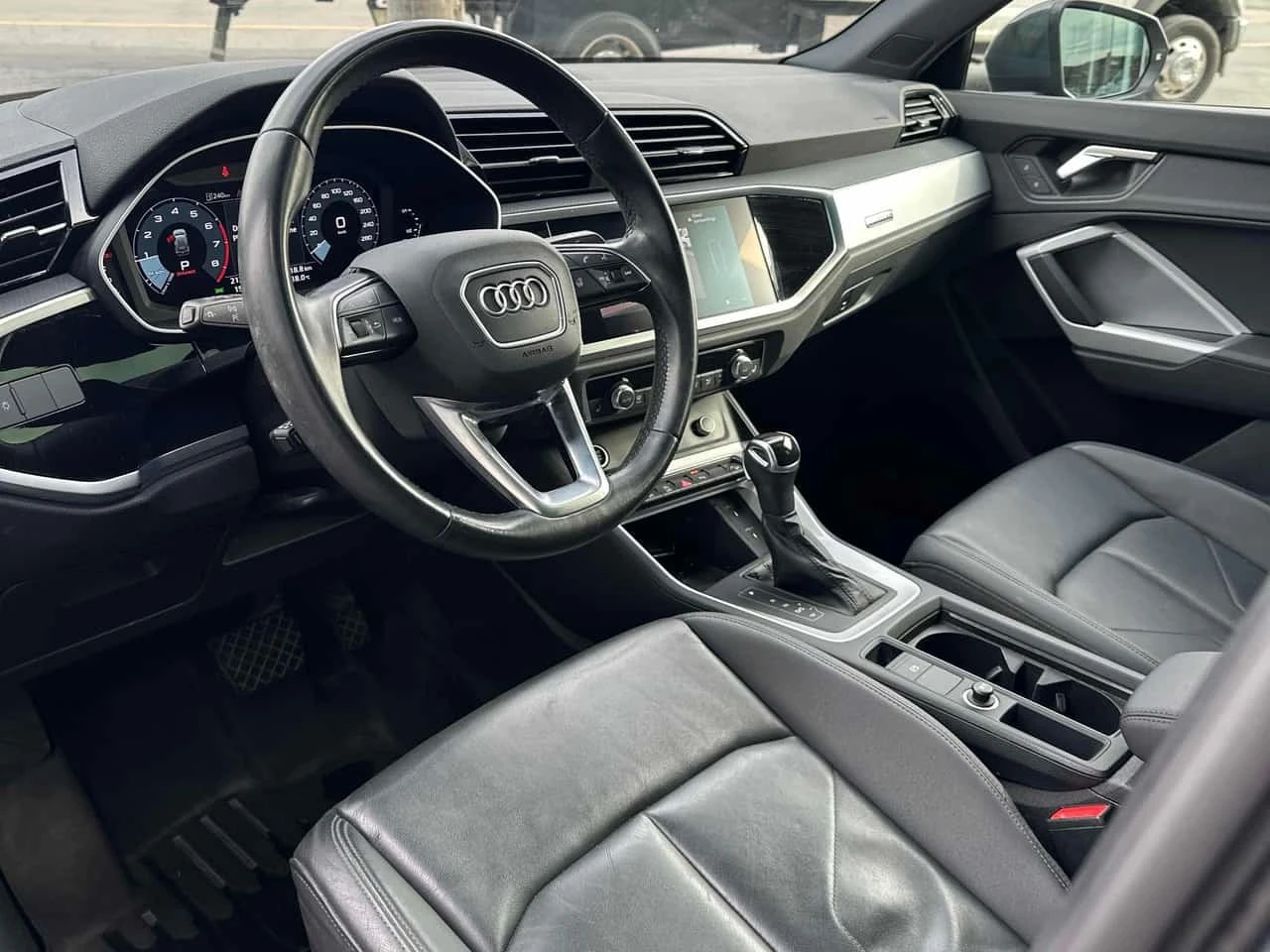 Audi Q3 * Komfort 45 TFSI quattro * CARFAX *  | Mobile.bg � ����������� 5