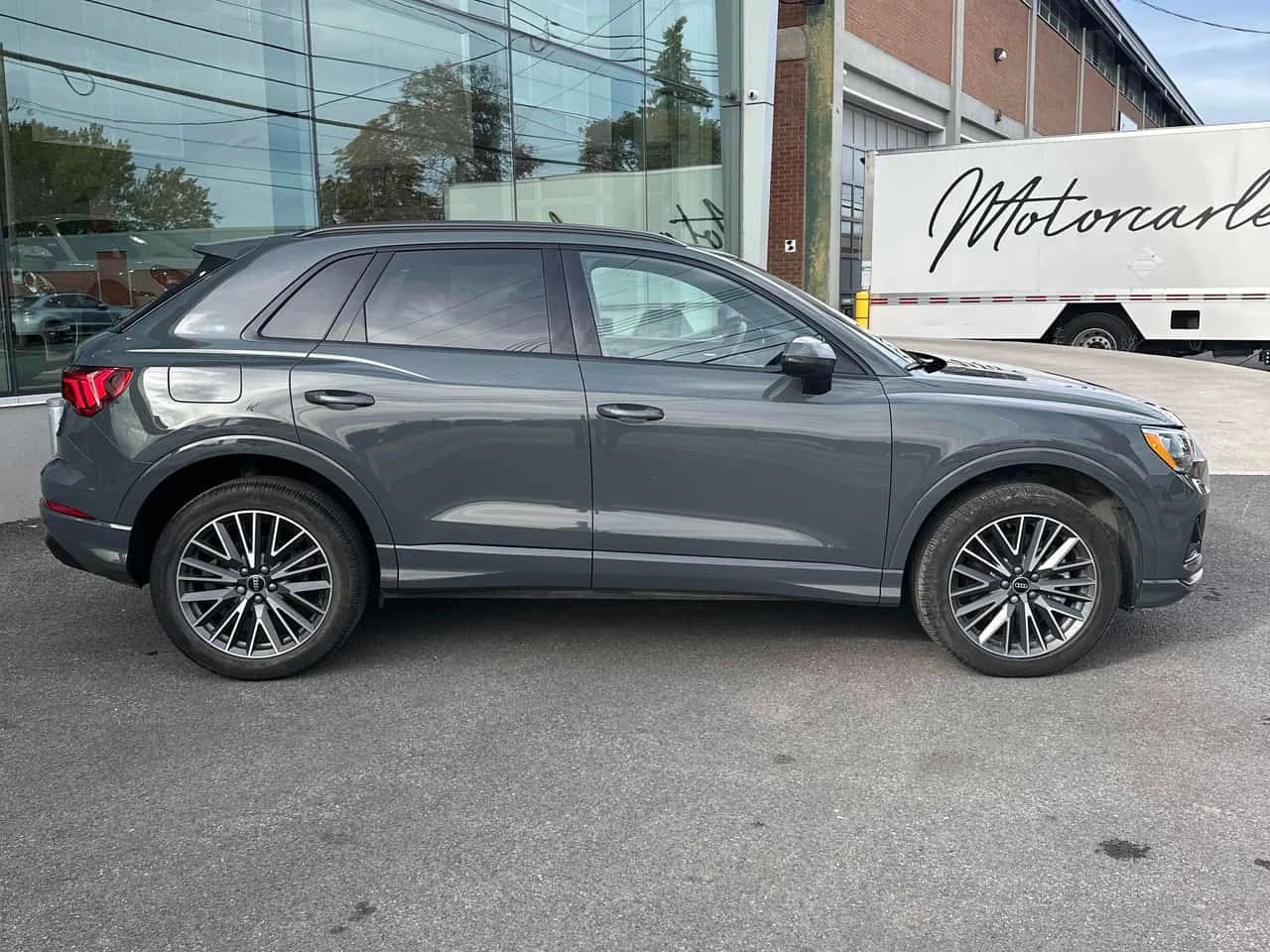 Audi Q3 * Komfort 45 TFSI quattro * CARFAX *  | Mobile.bg � ����������� 3