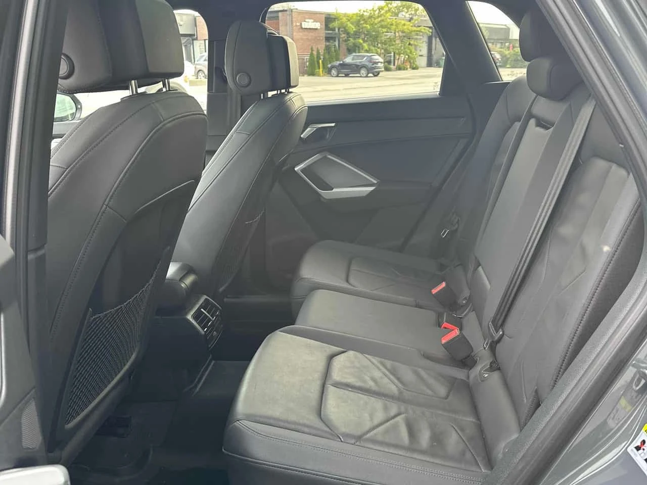 Audi Q3 * Komfort 45 TFSI quattro * CARFAX *  | Mobile.bg � ����������� 10