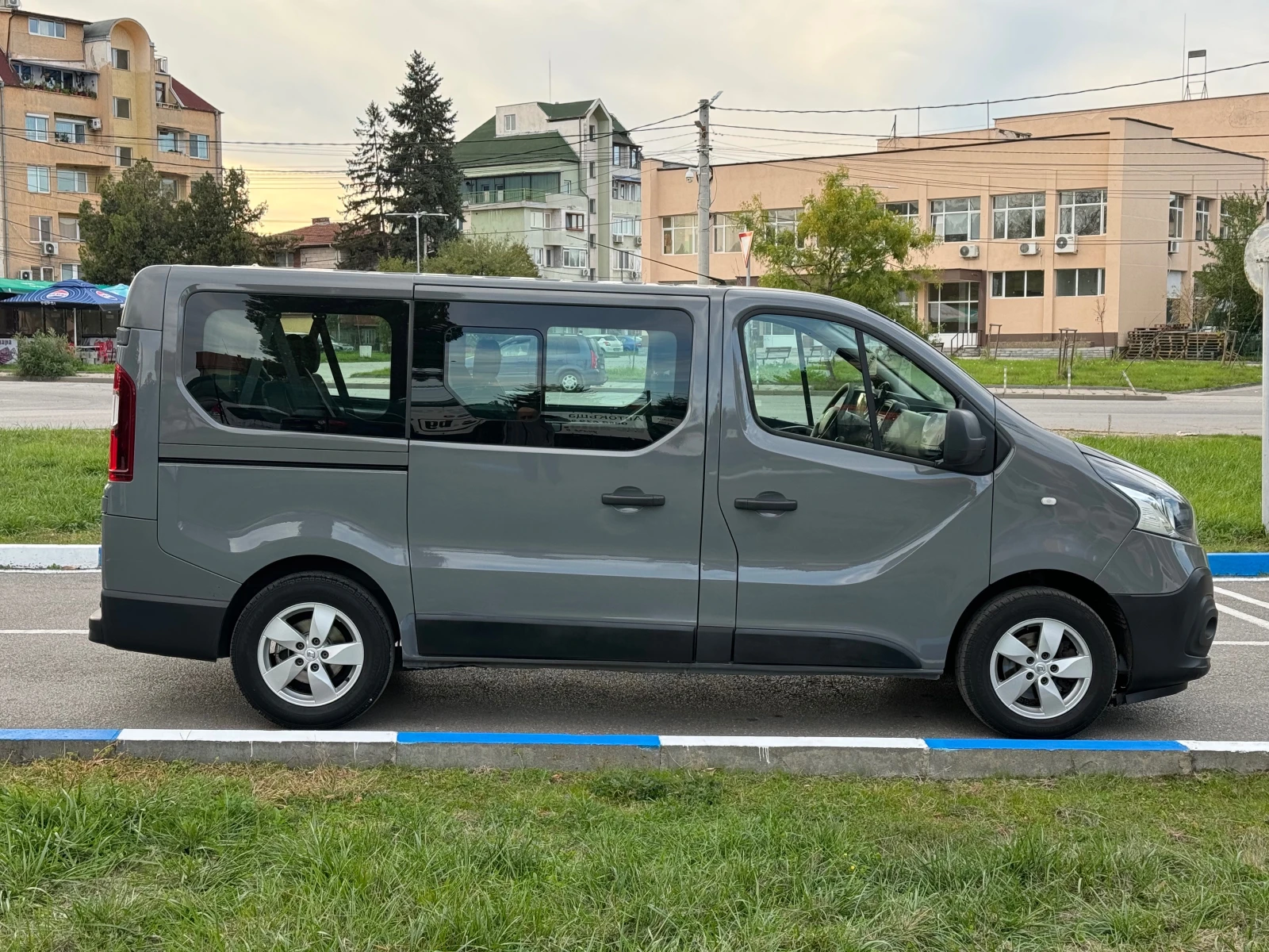 Renault Trafic DCI 9-Местен - изображение 4