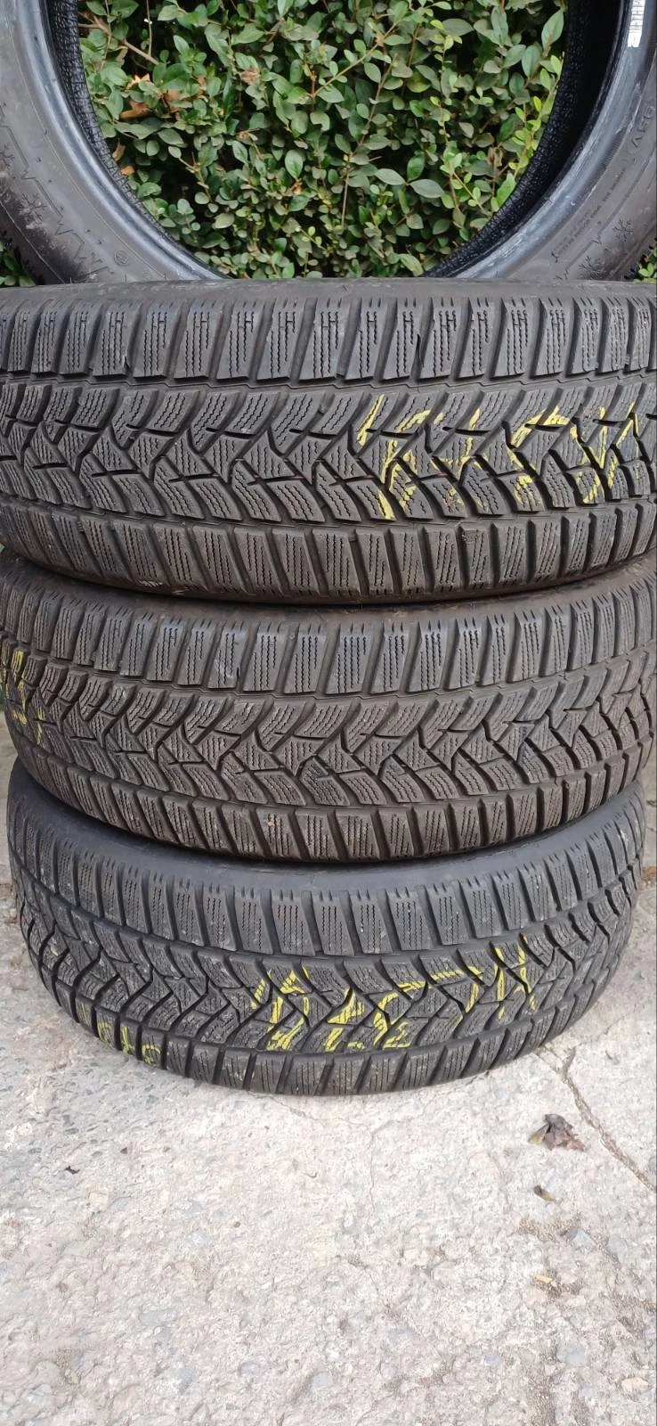 Гуми Зимни 205/60R16, снимка 2 - Гуми и джанти - 52129653