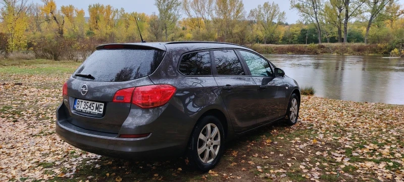 Opel Astra 1.4 бензин, снимка 2 - Автомобили и джипове - 52742358