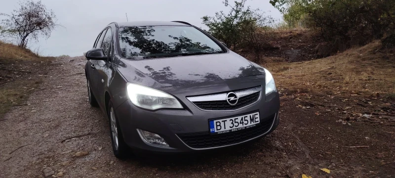 Opel Astra 1.4 бензин, снимка 8 - Автомобили и джипове - 52742358