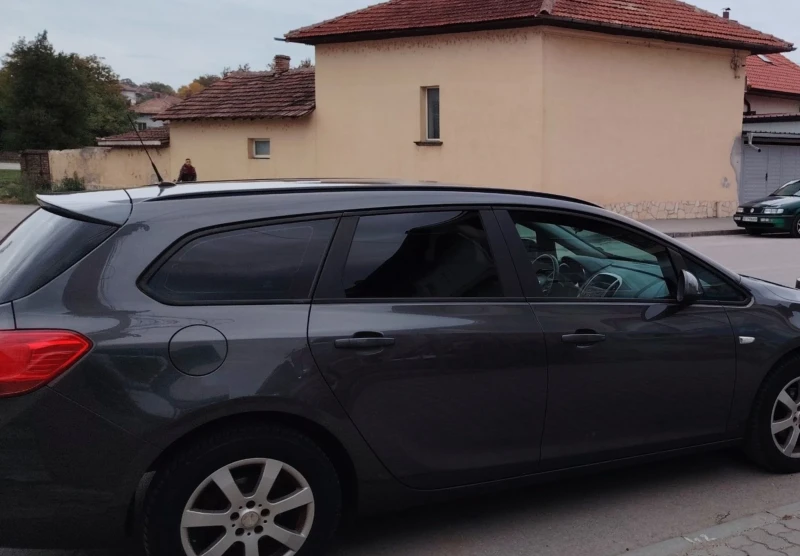 Opel Astra 1.4 бензин, снимка 6 - Автомобили и джипове - 52742358