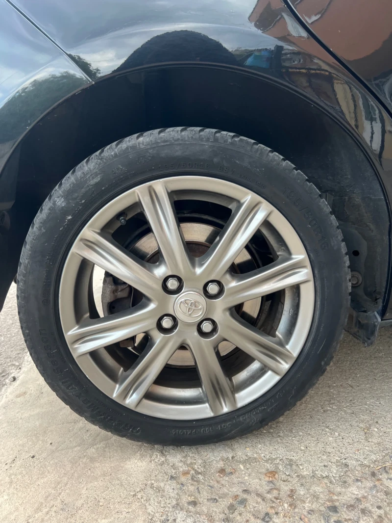 Toyota Yaris 1.33 VVT-i РЕГИСТРИРАНА/КАМЕРА/ПЕРФЕКТНА, снимка 12 - Автомобили и джипове - 52644480