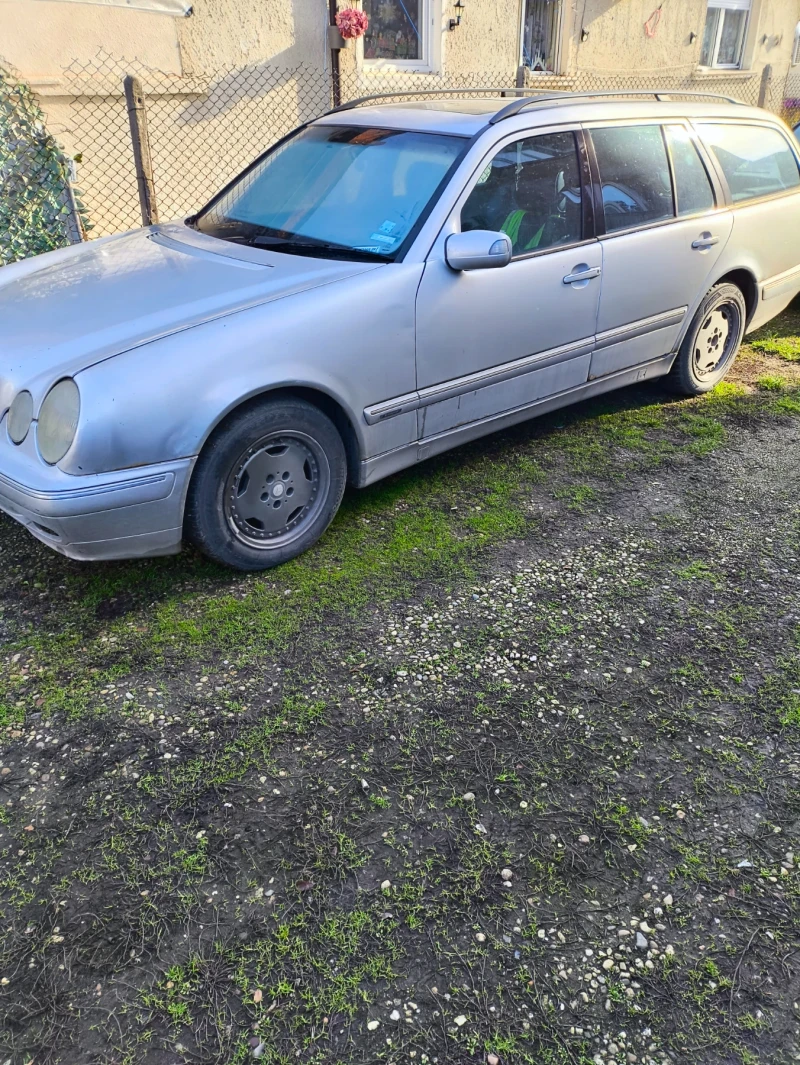 Mercedes-Benz E 240, снимка 2 - Автомобили и джипове - 53194079