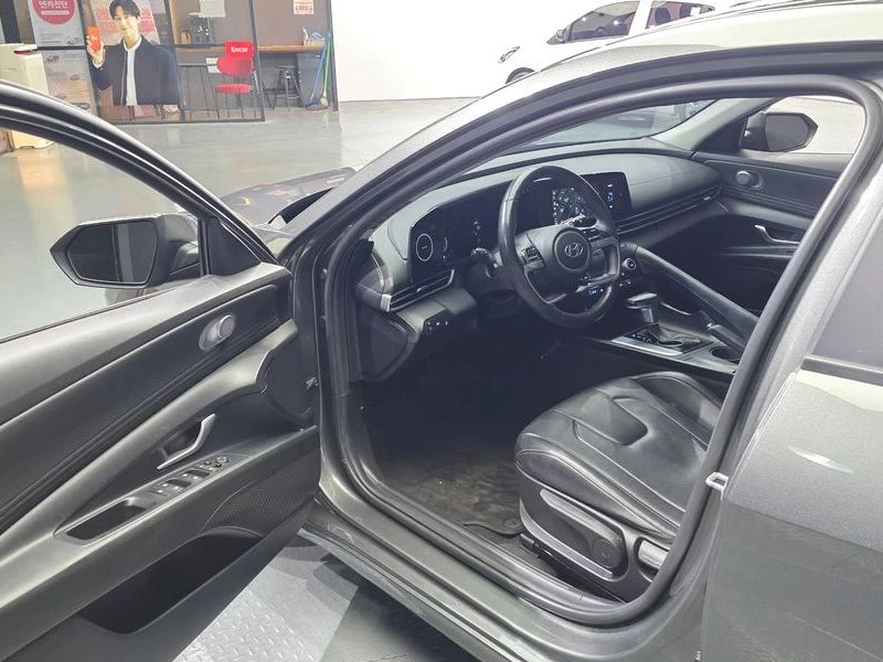 Hyundai Elantra 1.6 Automatic, снимка 10 - Автомобили и джипове - 55689784