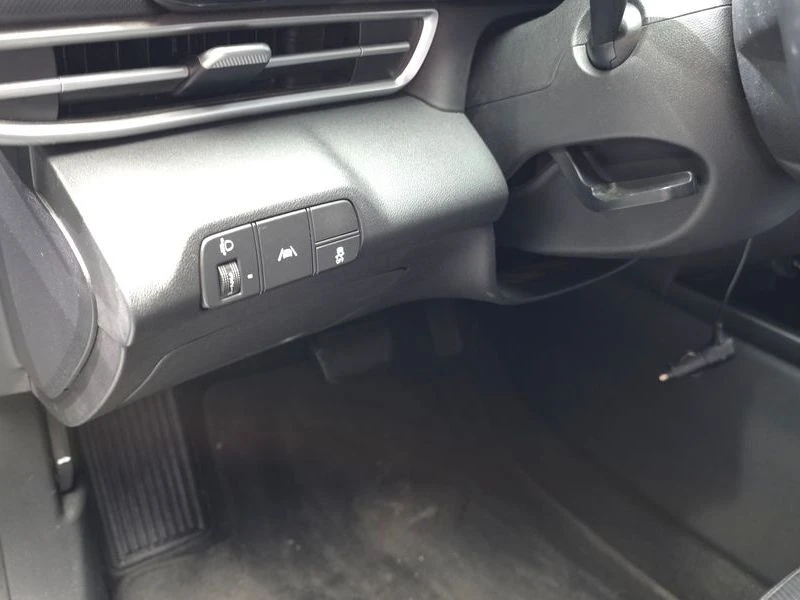 Hyundai Elantra 1.6 Automatic, снимка 15 - Автомобили и джипове - 55689784