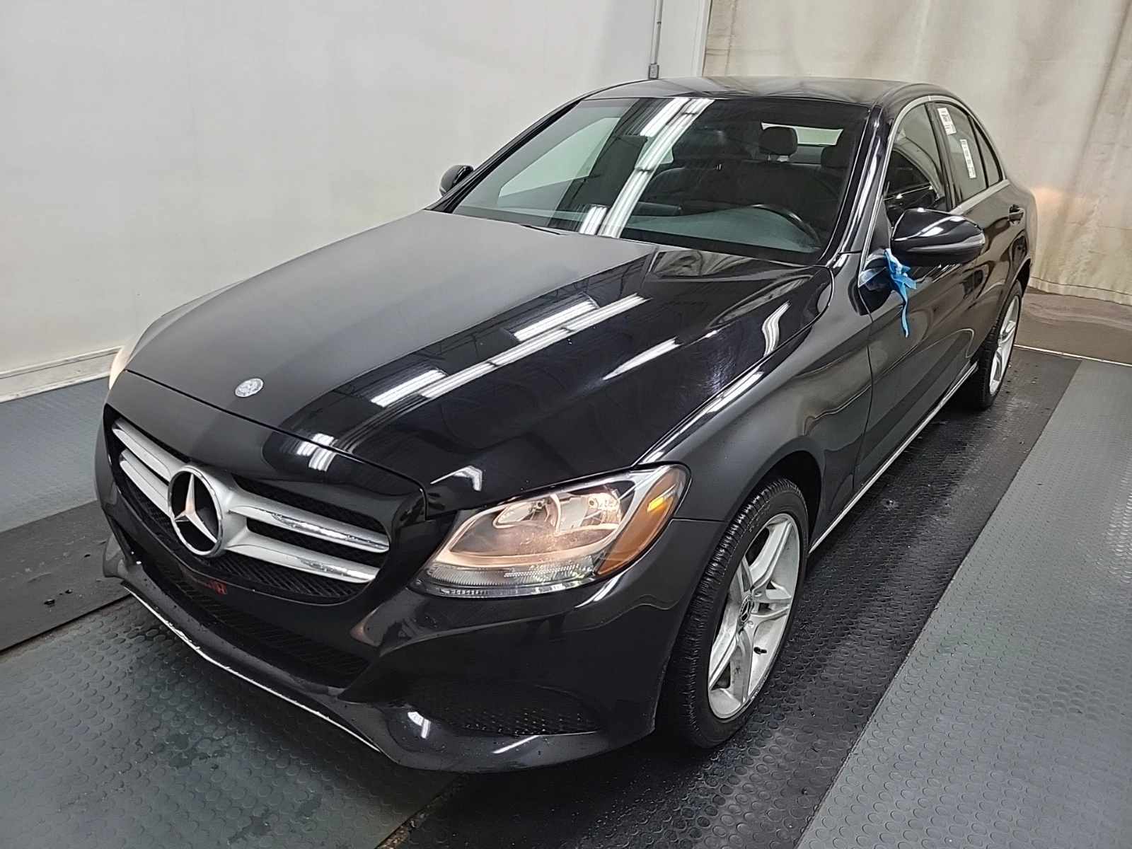 Mercedes-Benz C 300 4MATIC / М.точка / Carfax / Авто финанс / - изображение 3