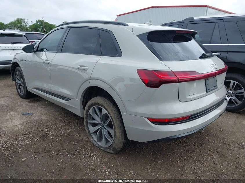 Audi E-Tron Premium Plus Quattro, снимка 3 - Автомобили и джипове - 55004073