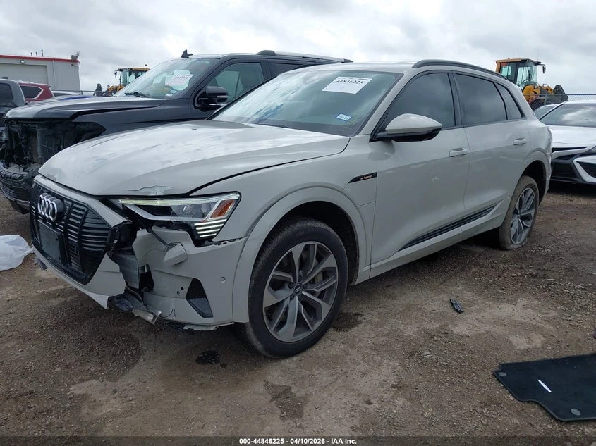 Audi E-Tron Premium Plus Quattro, снимка 2 - Автомобили и джипове - 55004073