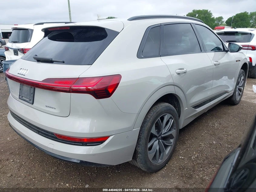 Audi E-Tron Premium Plus Quattro, снимка 4 - Автомобили и джипове - 55004073