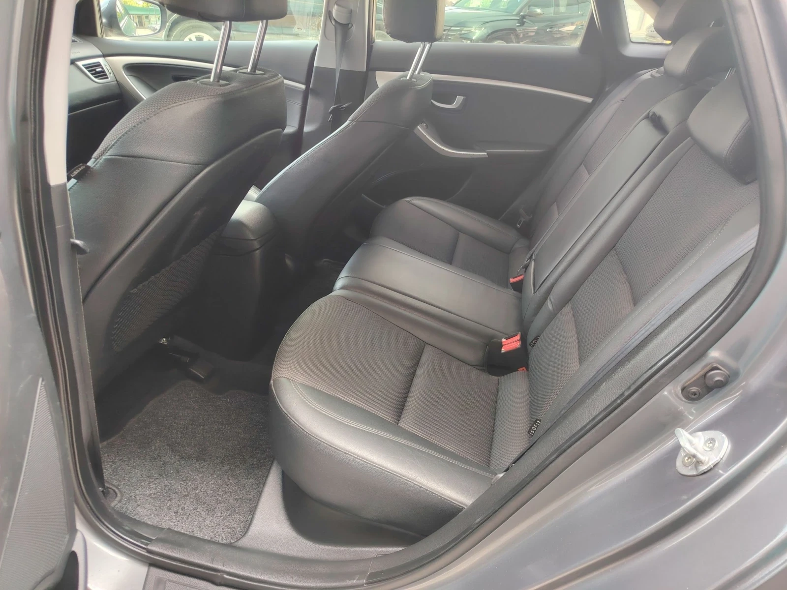 Hyundai I30 1.6i, снимка 13 - Автомобили и джипове - 55153033