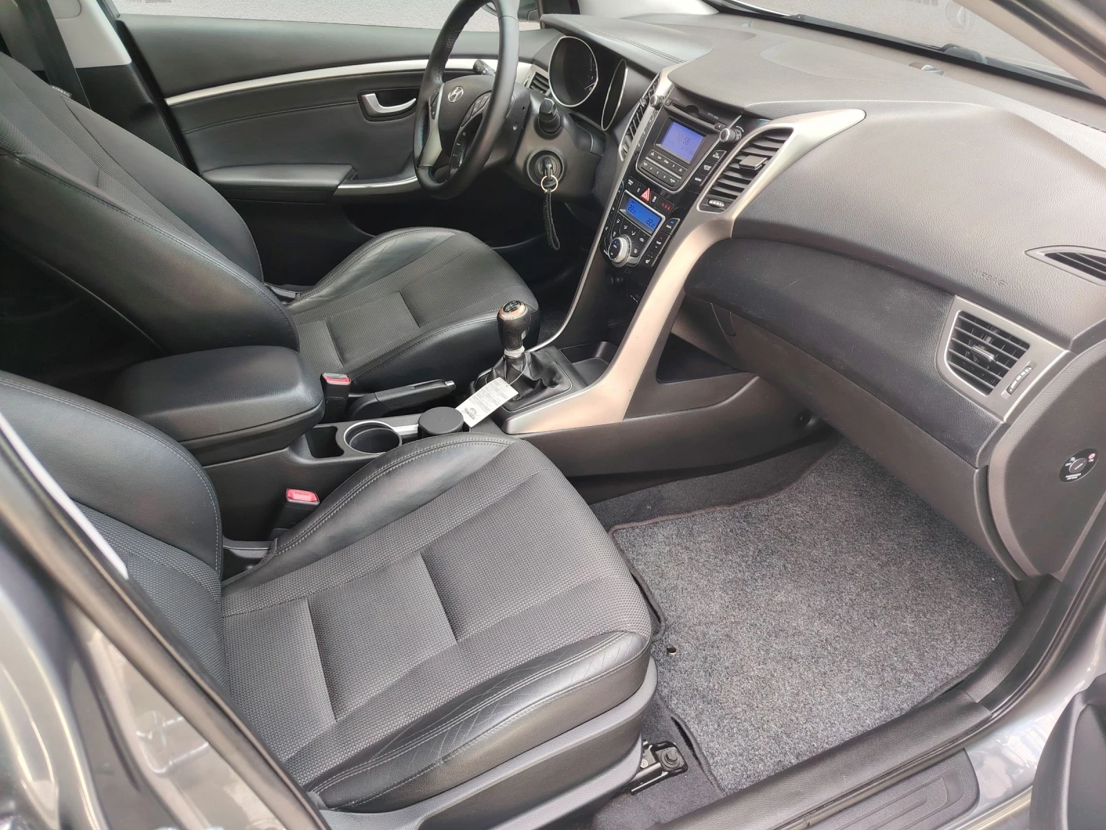 Hyundai I30 1.6i, снимка 15 - Автомобили и джипове - 55153033