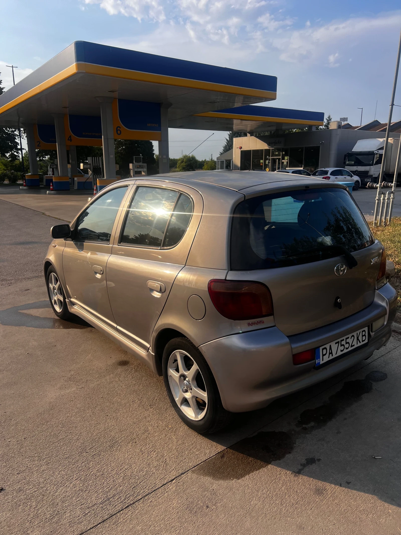 Toyota Yaris 1, 5 vt-i, снимка 4 - Автомобили и джипове - 55342410