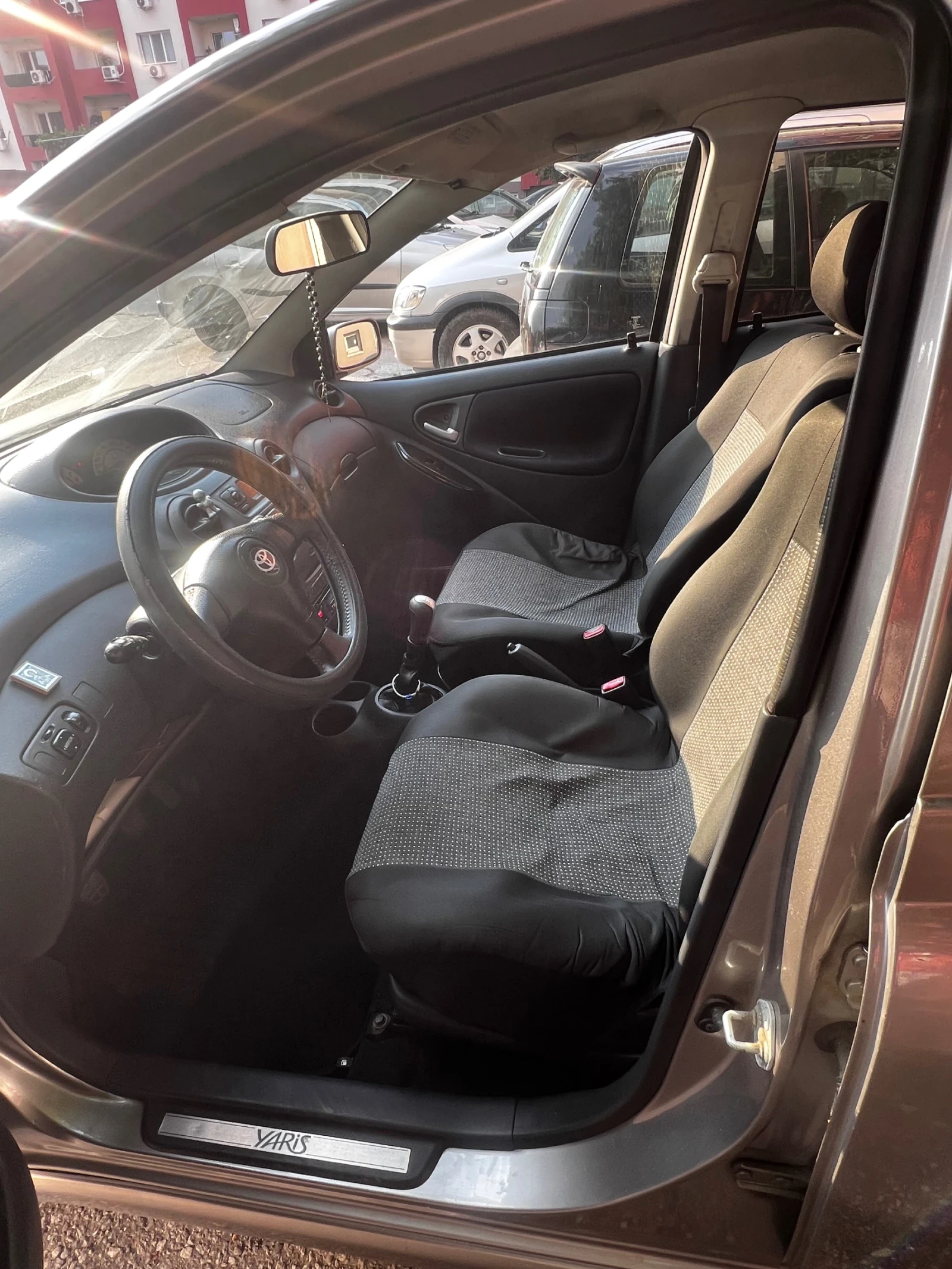 Toyota Yaris 1, 5 vt-i, снимка 13 - Автомобили и джипове - 55342410