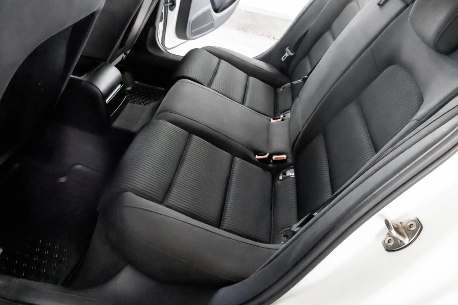 Audi A4 2.0tdi 143kc. 6ck. Pano led, снимка 17 - Автомобили и джипове - 55423381