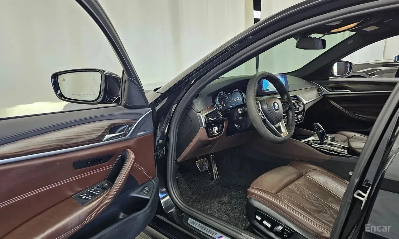 BMW 530 xDrive M Sport/360/ДИСТРОНИК/ОБДУХ/ХЕДЪП, снимка 10 - Автомобили и джипове - 56131002