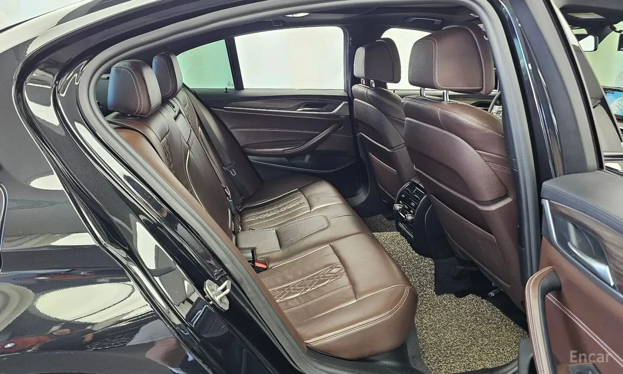 BMW 530 xDrive M Sport/360/ДИСТРОНИК/ОБДУХ/ХЕДЪП, снимка 12 - Автомобили и джипове - 56131002