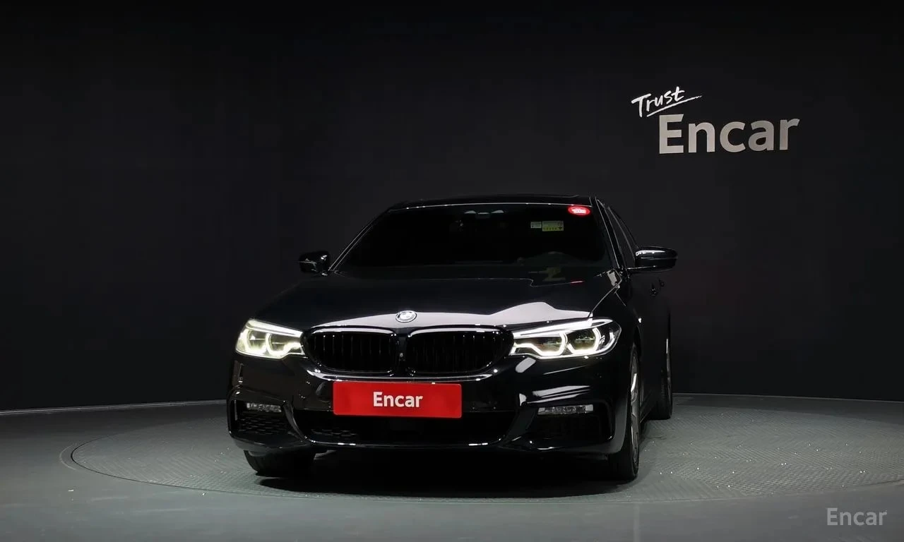 BMW 530 xDrive M Sport/360/ДИСТРОНИК/ОБДУХ/ХЕДЪП, снимка 3 - Автомобили и джипове - 56131002