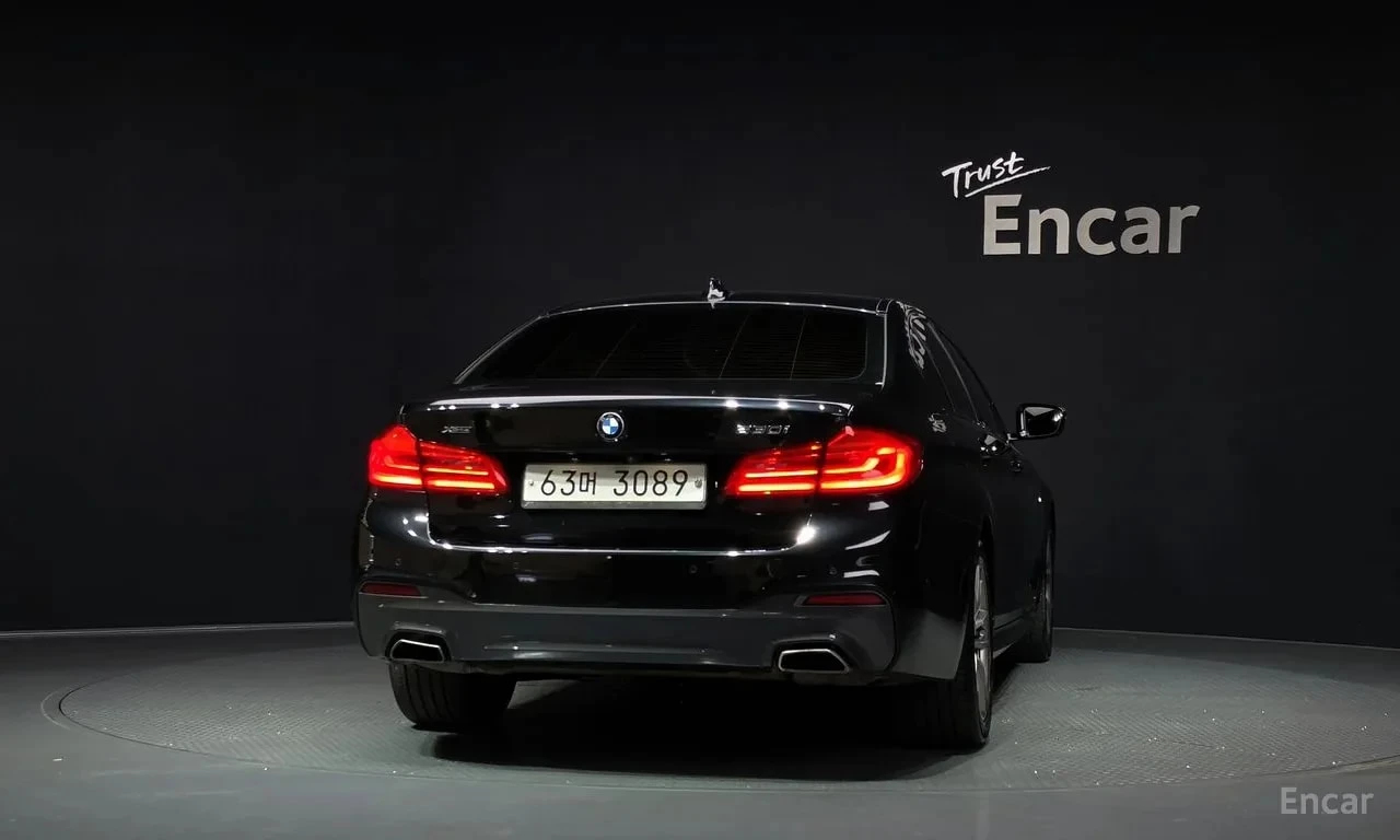 BMW 530 xDrive M Sport/360/ДИСТРОНИК/ОБДУХ/ХЕДЪП, снимка 4 - Автомобили и джипове - 56131002