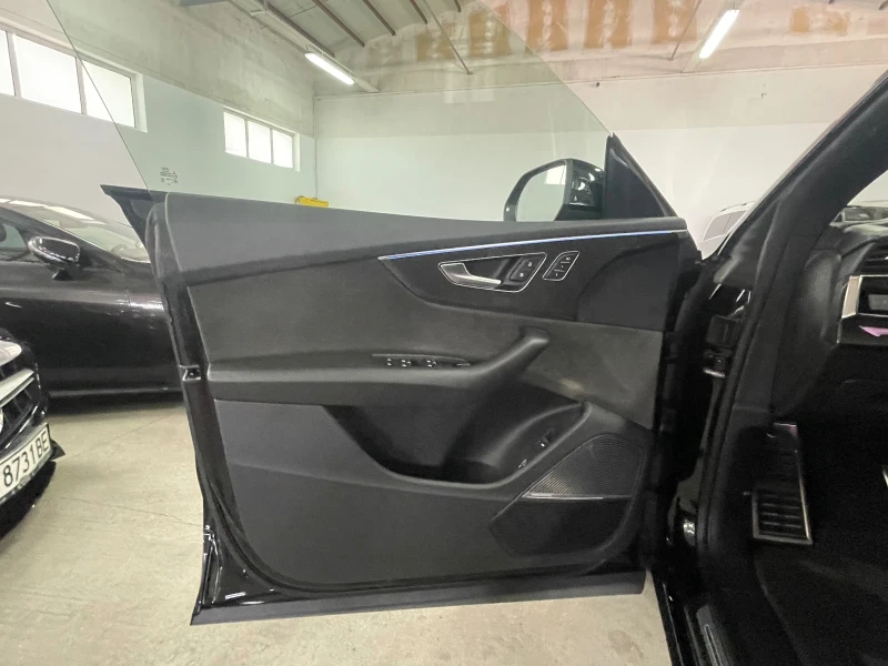 Audi SQ8 B&O /CARBON/, снимка 15 - Автомобили и джипове - 42598312