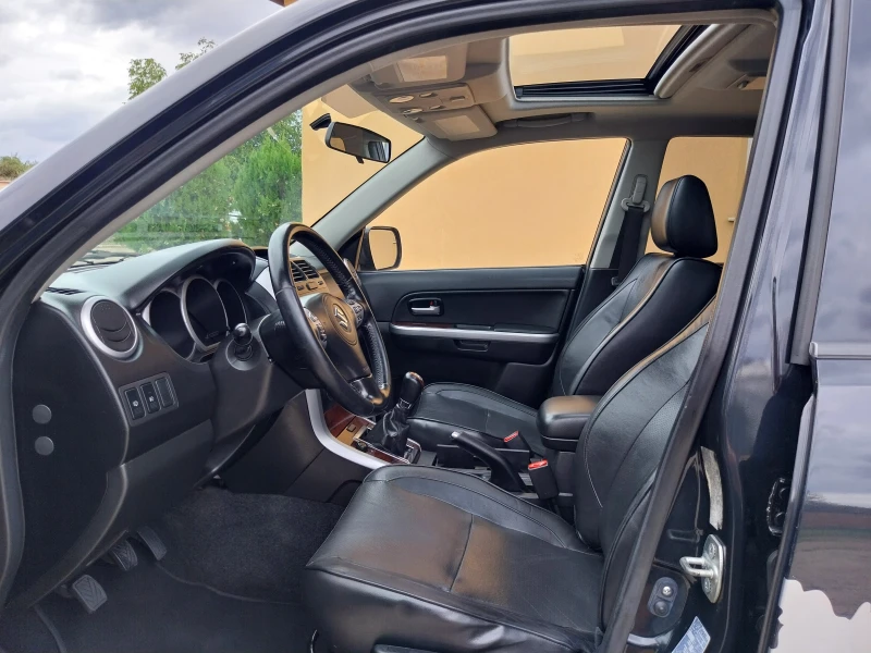 Suzuki Grand vitara //РЕАЛНИ КИЛОМЕТРИ100%//!!!!Xenon/ Panorama.., снимка 1 - Автомобили и джипове - 47236203