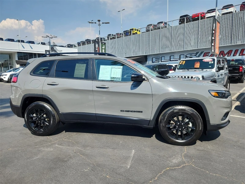 Jeep Cherokee Altitude Lux * CARFAX* * АВТО КРЕДИТ* , снимка 2 - Автомобили и джипове - 49525453