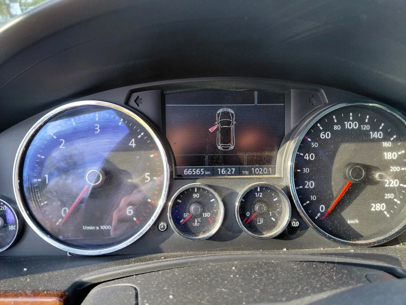 VW Touareg, снимка 5 - Автомобили и джипове - 52156867