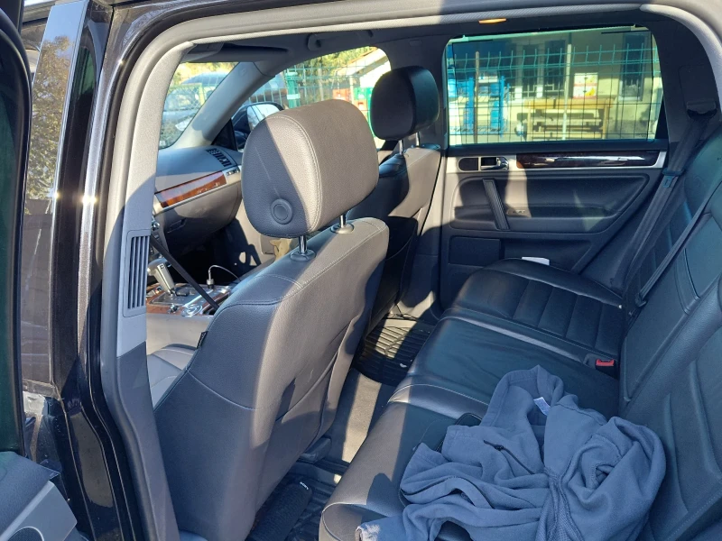 VW Touareg, снимка 4 - Автомобили и джипове - 52156867