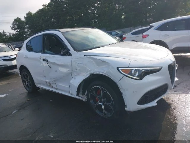 Alfa Romeo Stelvio VELOCE AWD 280кс * Възможност за Лизинг*  - изображение 4