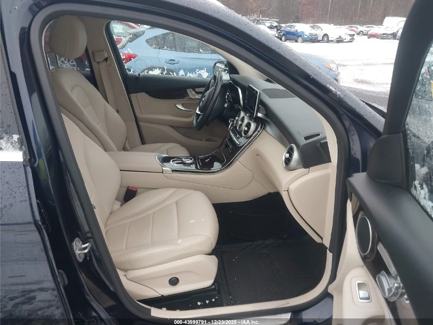 Mercedes-Benz GLC 300 4MATIC* ПОДГРЕВ* PANO* CARPLAY - изображение 7