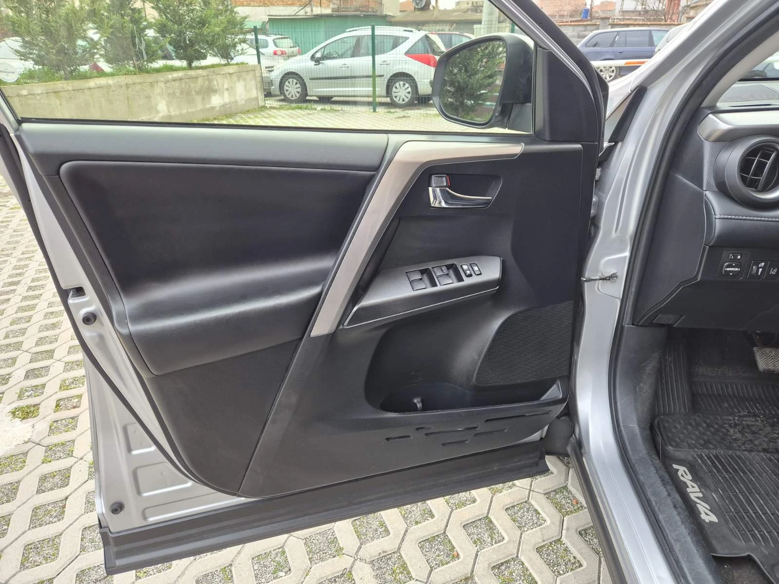 Toyota Rav4, снимка 12 - Автомобили и джипове - 54500260