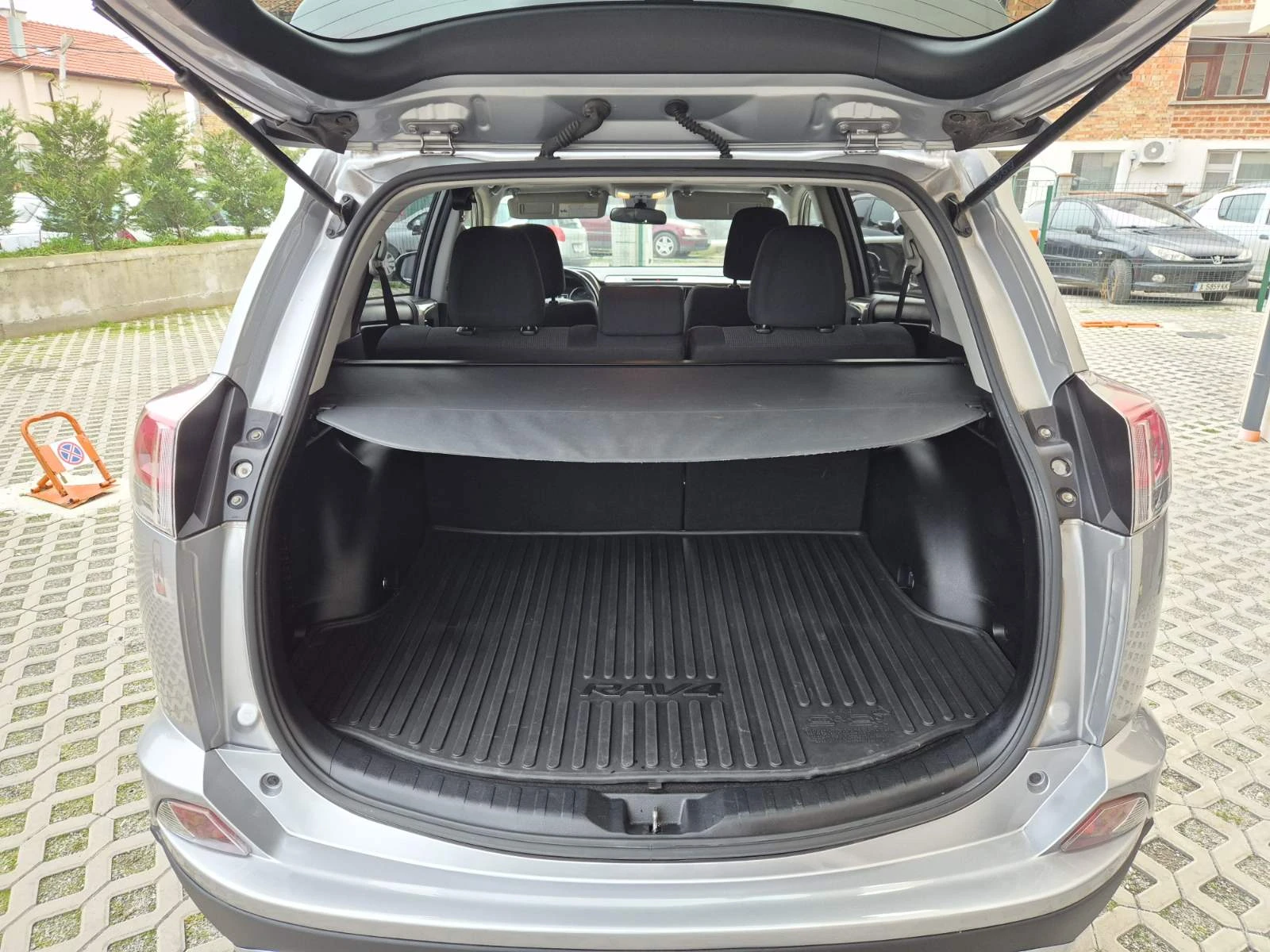 Toyota Rav4, снимка 15 - Автомобили и джипове - 54500260