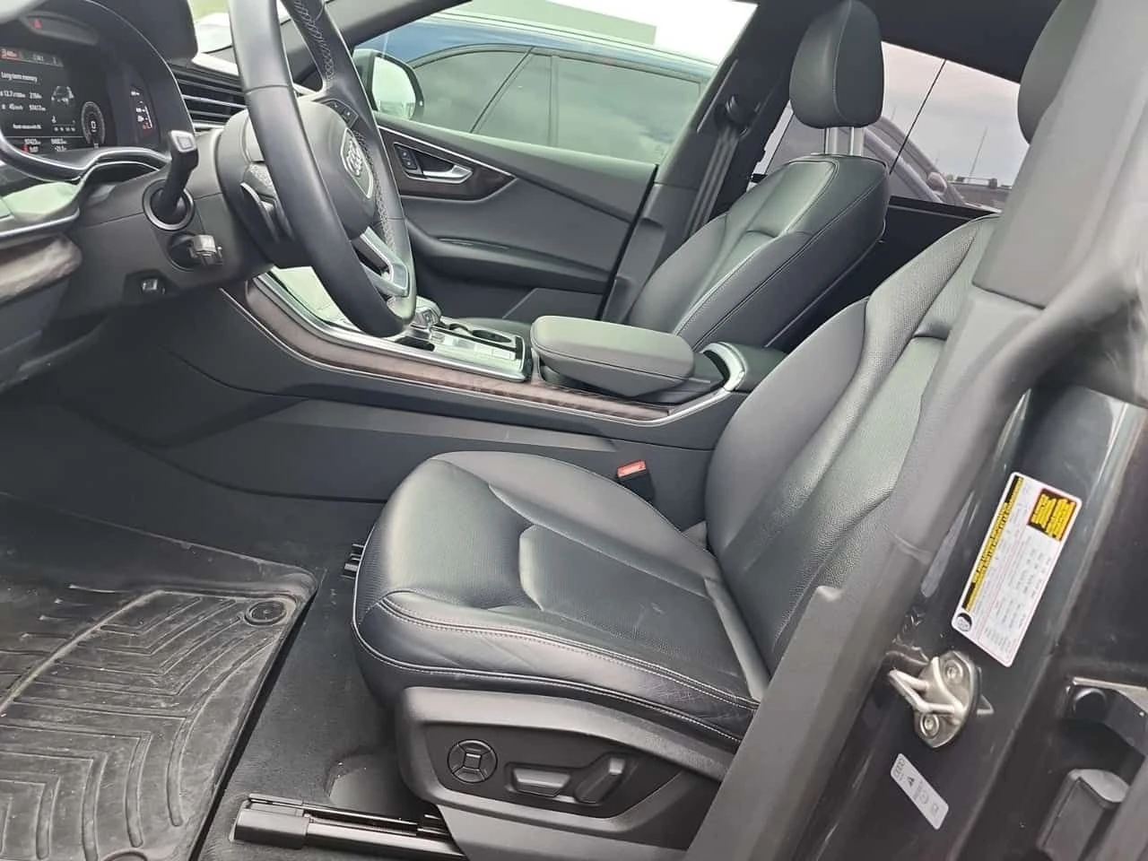 Audi Q8 Technik/ДИСТРОНИК/360 КАМ/ПАНО/2 КЛЮЧА/ОБДУХ, снимка 6 - Автомобили и джипове - 55054178