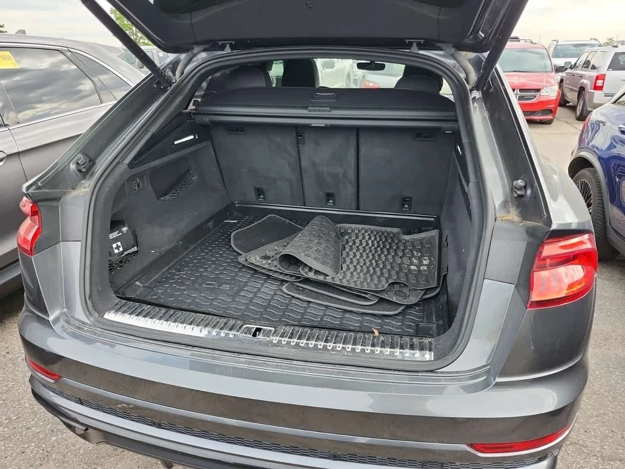 Audi Q8 Technik/ДИСТРОНИК/360 КАМ/ПАНО/2 КЛЮЧА/ОБДУХ, снимка 13 - Автомобили и джипове - 55054178