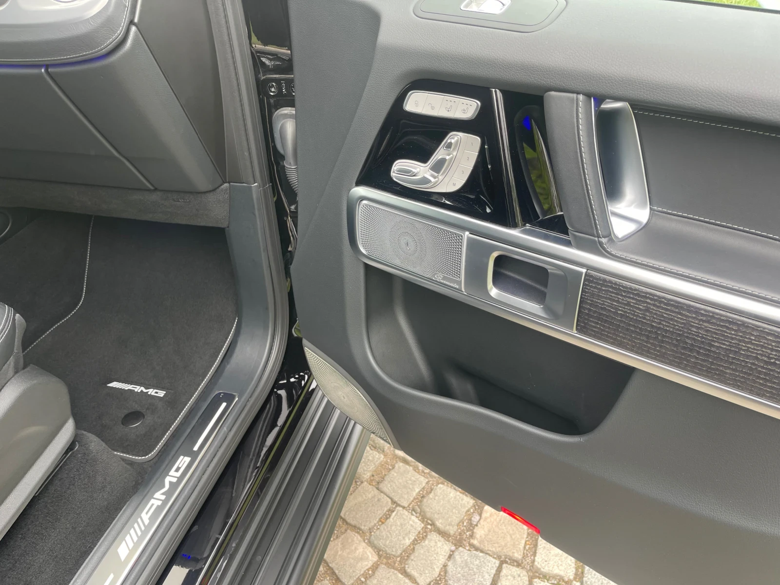 Mercedes-Benz G 63 AMG 450 Diesel * 6.3 OPTIC* 22* KEYLESS* 360CAM, снимка 8 - Автомобили и джипове - 55742707