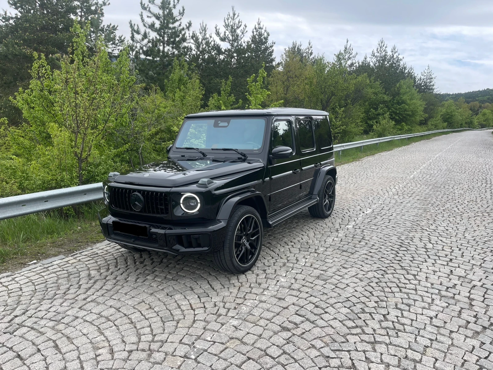 Mercedes-Benz G 63 AMG 450 Diesel * 6.3 OPTIC* 22* KEYLESS* 360CAM, снимка 2 - Автомобили и джипове - 55742707