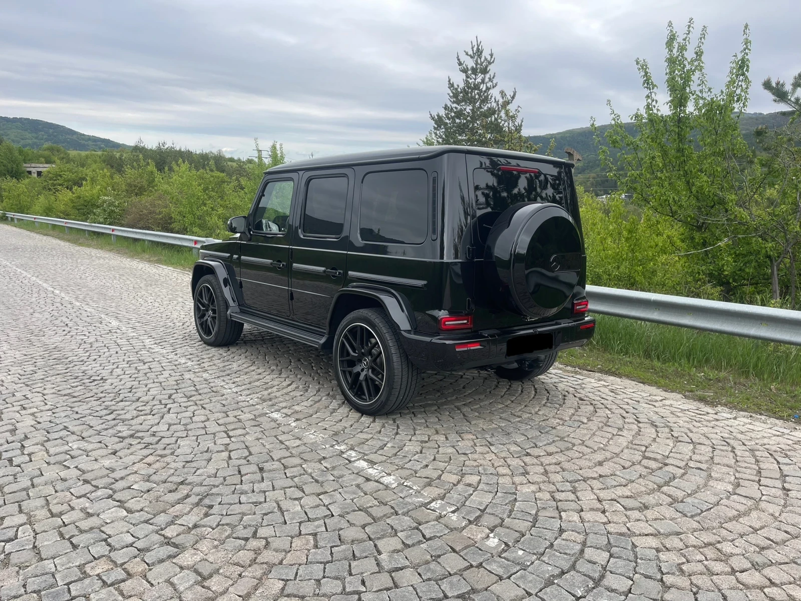 Mercedes-Benz G 63 AMG 450 Diesel * 6.3 OPTIC* 22* KEYLESS* 360CAM, снимка 3 - Автомобили и джипове - 55742707