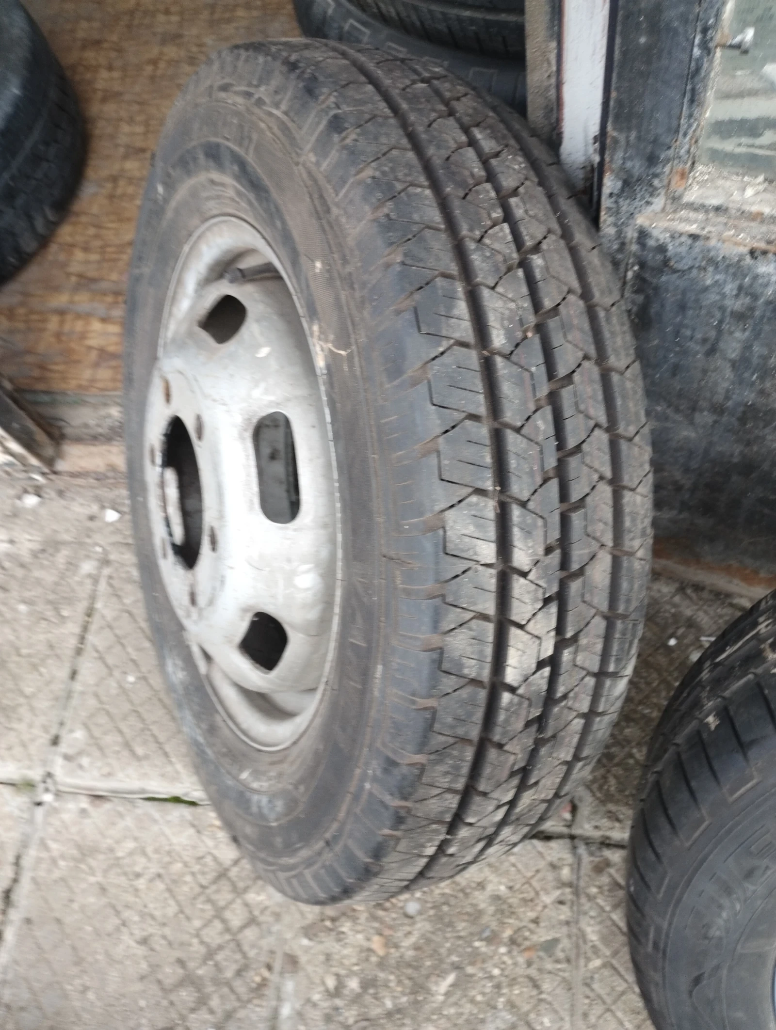 ���� � ������ 195/75R16 | Mobile.bg � ����������� 2