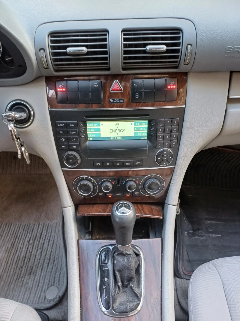 Mercedes-Benz C 220, снимка 13 - Автомобили и джипове - 47582009