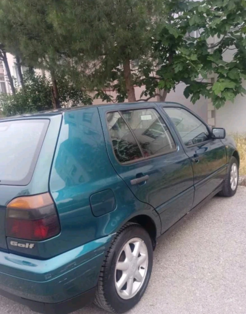 VW Golf 1.8, снимка 3 - Автомобили и джипове - 47166501