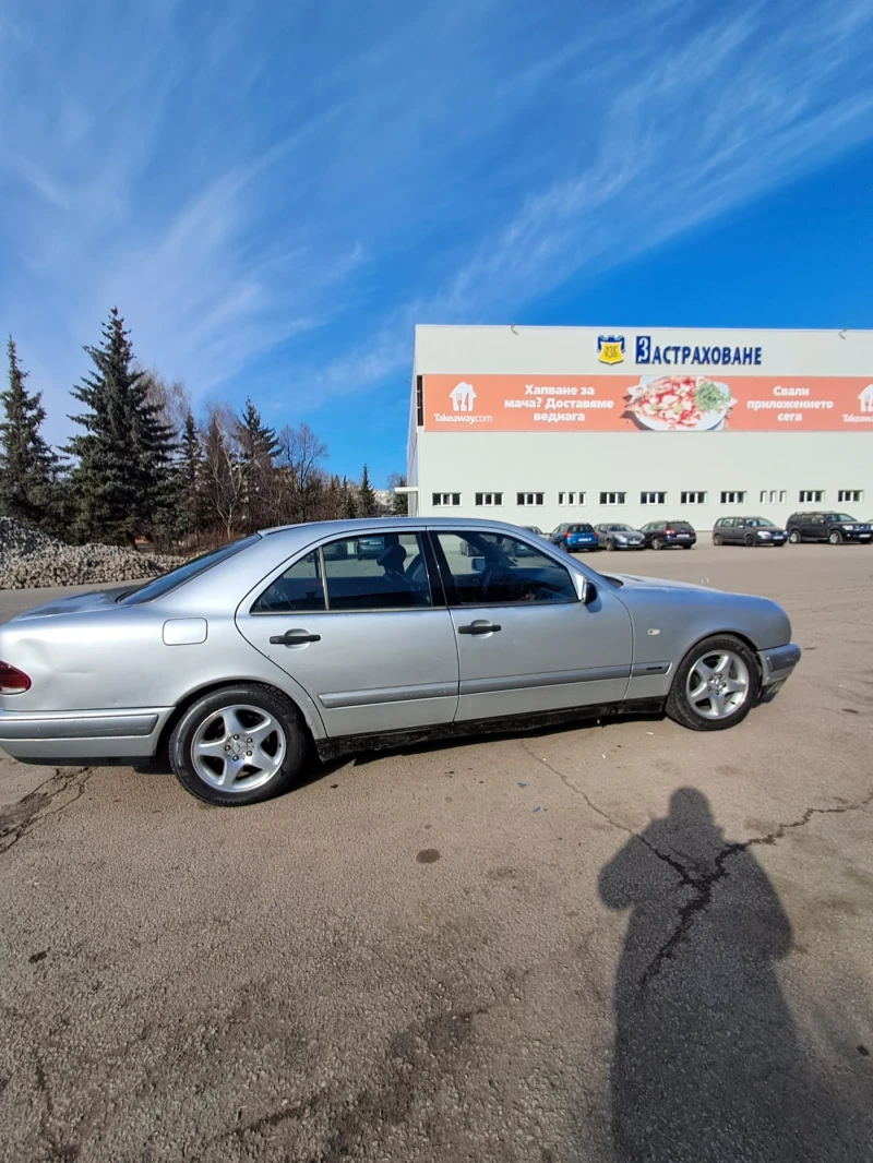 Mercedes-Benz E 220 220 CDI, снимка 2 - Автомобили и джипове - 49099854