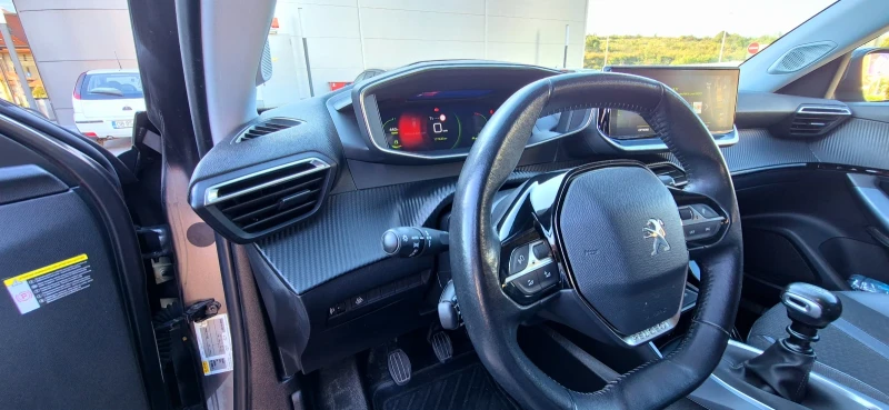 Peugeot 2008 Allure , снимка 6 - Автомобили и джипове - 51706216