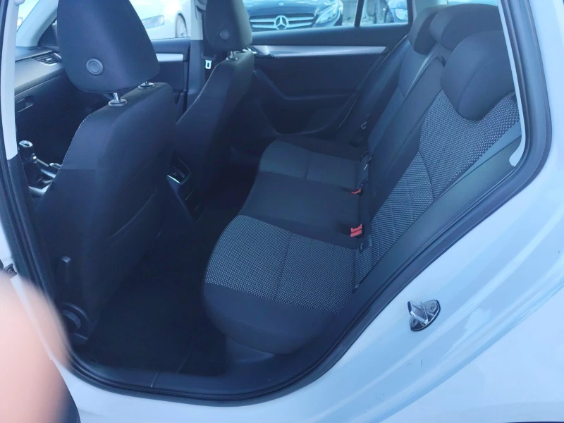 Skoda Octavia 1.6 дизел 105 коня, снимка 12 - Автомобили и джипове - 52195228