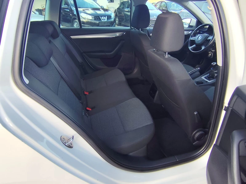 Skoda Octavia 1.6 дизел 105 коня, снимка 13 - Автомобили и джипове - 52195228
