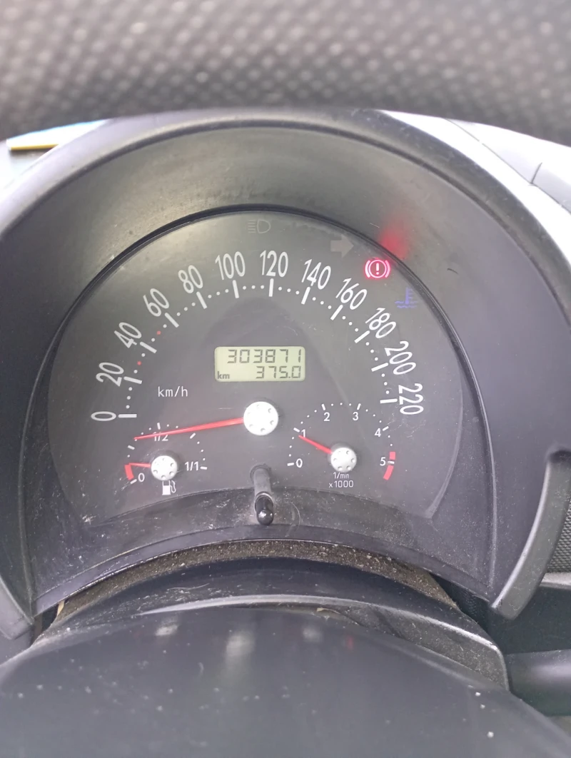 VW New beetle, снимка 7 - Автомобили и джипове - 52628342