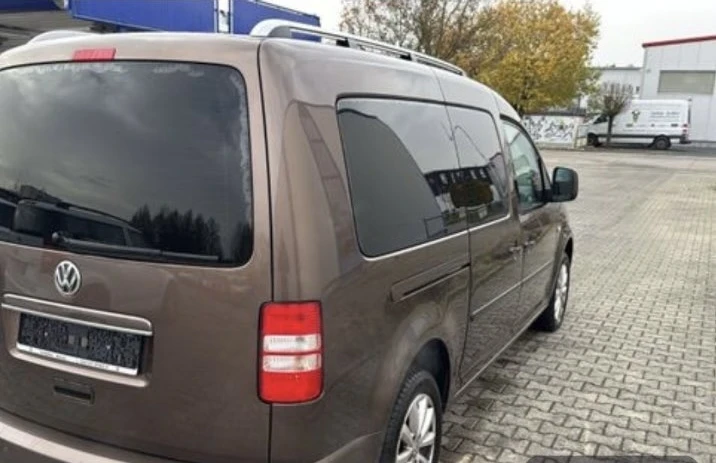 VW Caddy 2.0 Ecofuel Maxi фабричен метан 7 места Highline, снимка 9 - Автомобили и джипове - 52595871