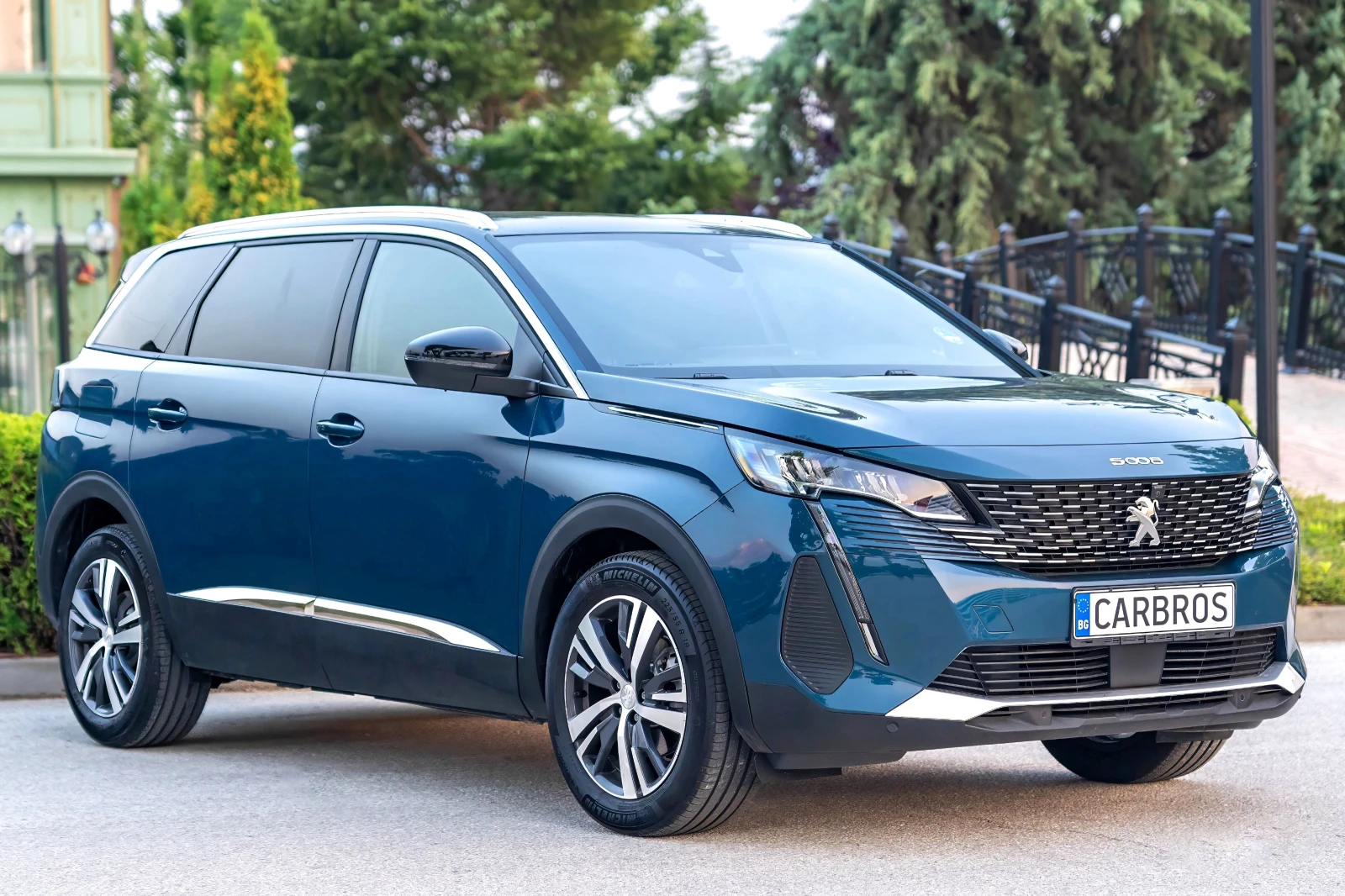 Peugeot 5008 GT 2024 бензин хибрид на 8500км в гаранция, снимка 1