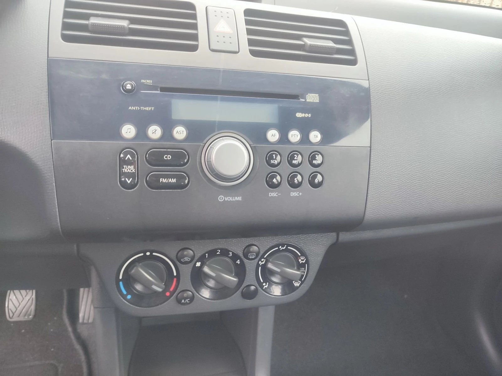 Suzuki Swift 1.3I-92kc 4x4 | Mobile.bg — изображение 14